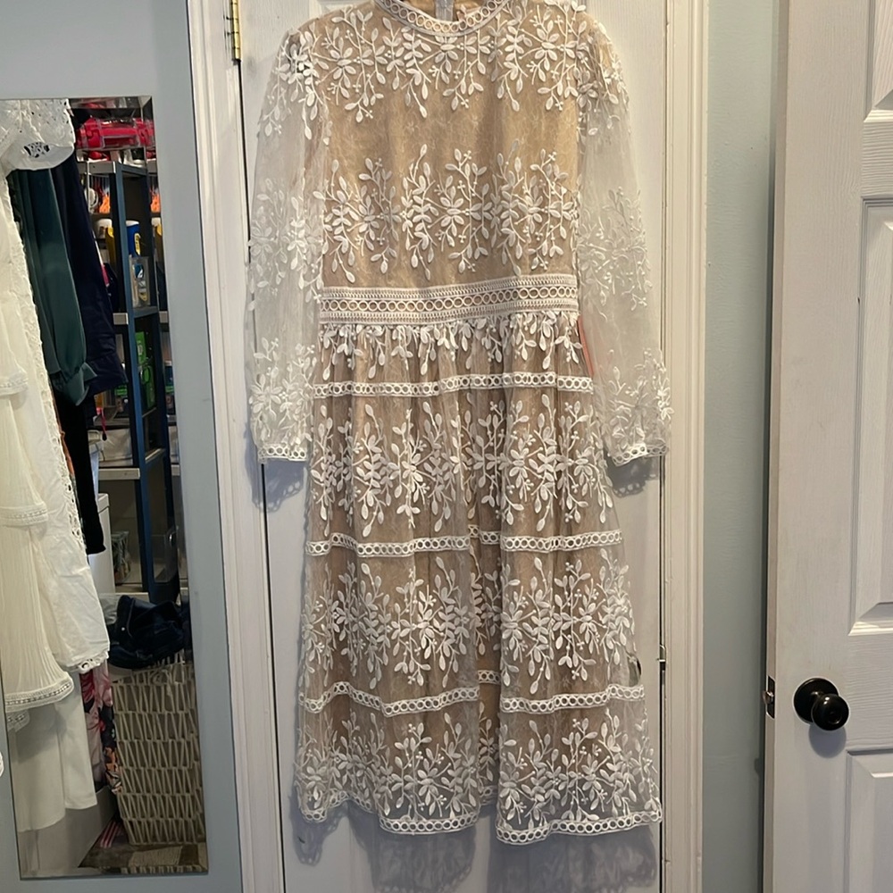 Ivy City Co White Floral Lace Midi Dress